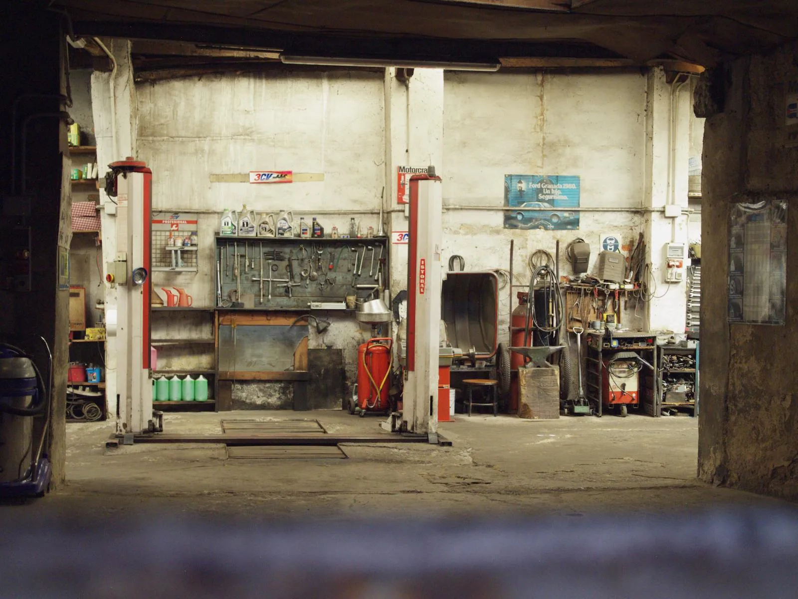 Moteur diesel en gros plan dans un atelier